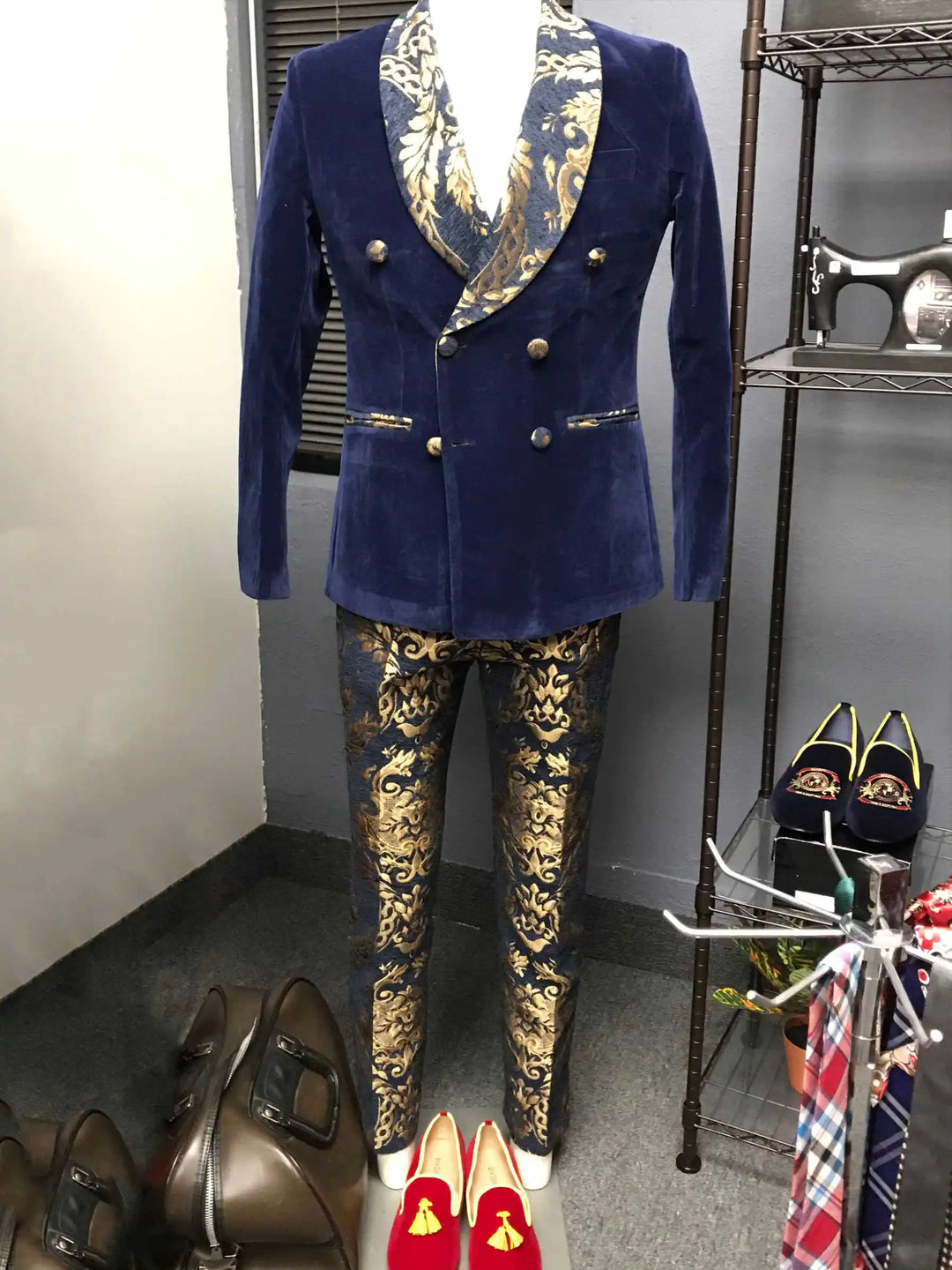 Men's Luxury Velvet Double Breasted Blazer Gold Leaf Design Shawl Lapel Pants 2 Piece Suit